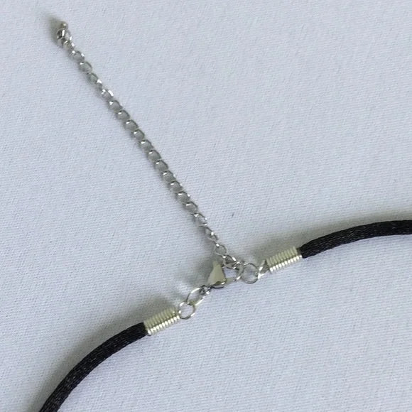 BLUE-tiful Rhinestone Necklace - Picture 4 of 6